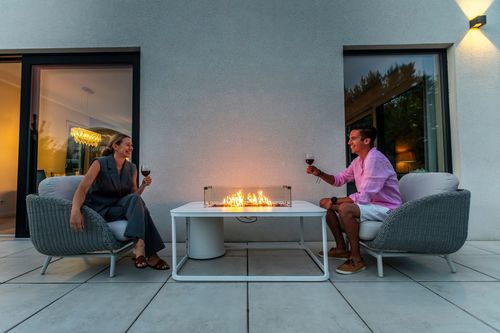 Salon pod chmurką: najmodniejsze trendy w aranżacji przestrzeni outdoorowych Salon pod chmurką: najmodniejsze trendy w aranżacji przestrzeni outdoorowych